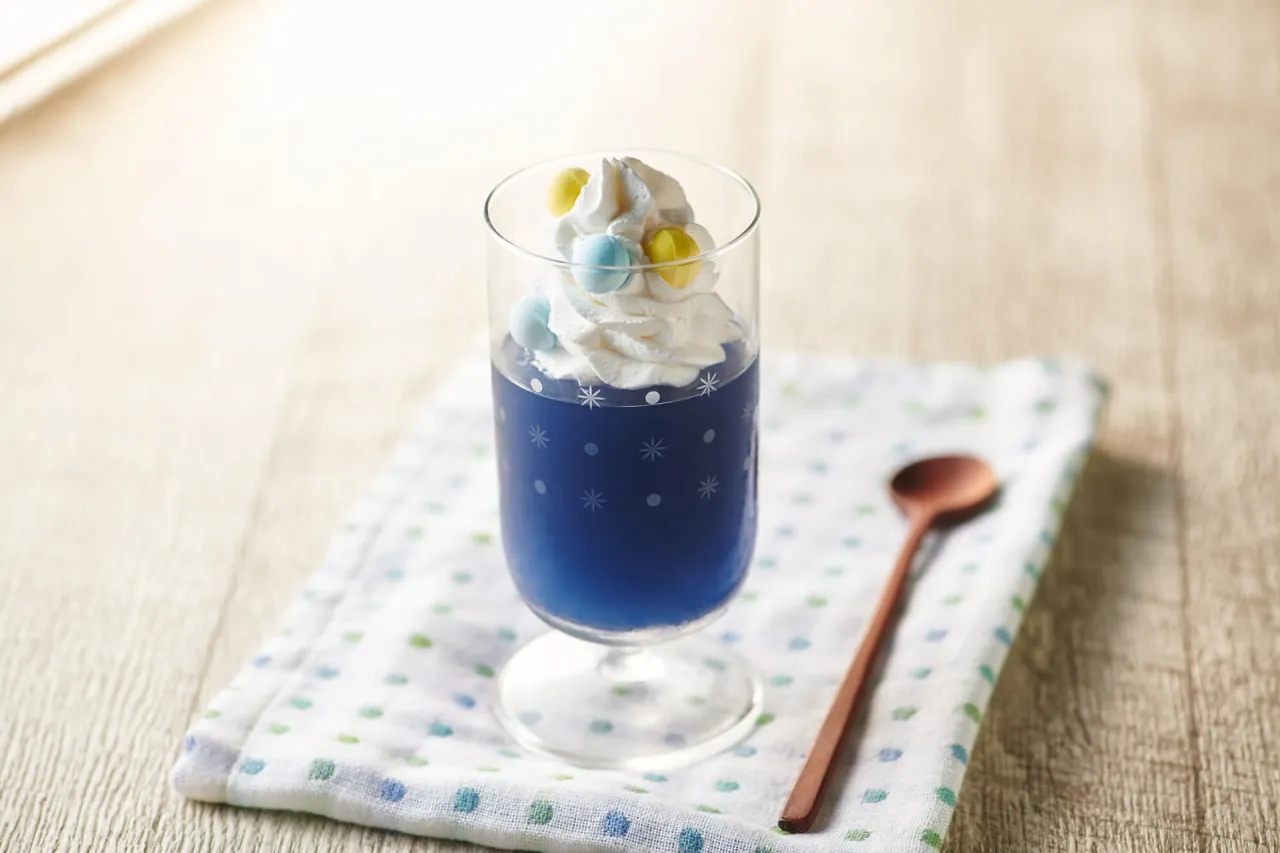 ラムネゼリーです。甘くて酸っぱい、夏のスイーツによく合います。